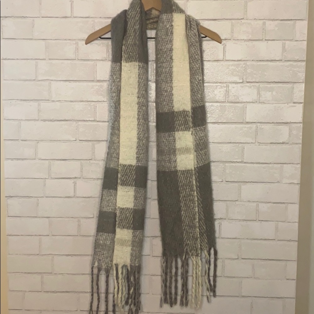 Lauren Conrad scarf